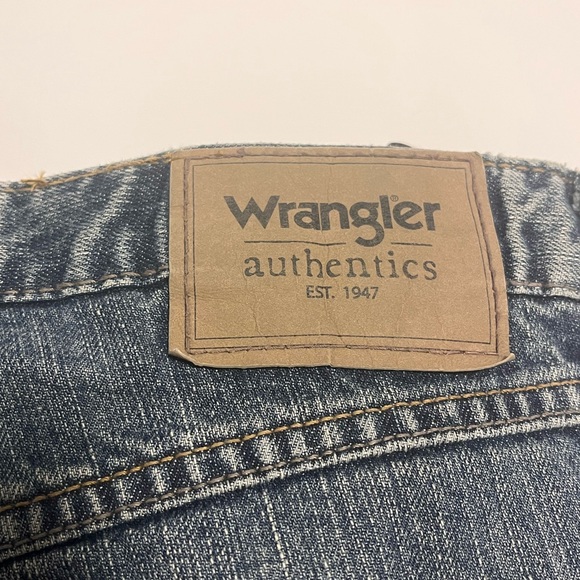 Wrangler Authentic Durable Casual Men’s Mid Rise Jeans, See Measurements, Blue - Picture 4 of 6